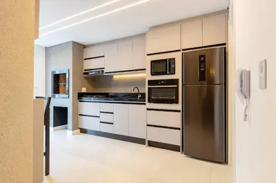 A cozinha ou kitchenette de Apartamento Lindíssimo na Praia de Bombas