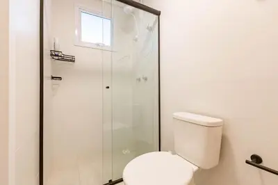 Uma casa de banho em Apartamento Lindíssimo na Praia de Bombas