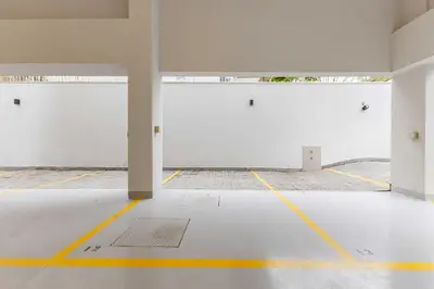 A planta de Apartamento Lindíssimo na Praia de Bombas