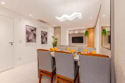 Uma televisão e/ou sistema de entretenimento em Apartamento Lindíssimo na Praia de Bombas