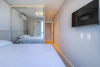 Uma cama ou camas num quarto em Duplex Alto Padrão Frente Mar com Piscina - 1149