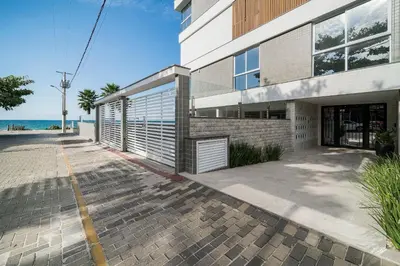 O edifício onde o apartamento está situado