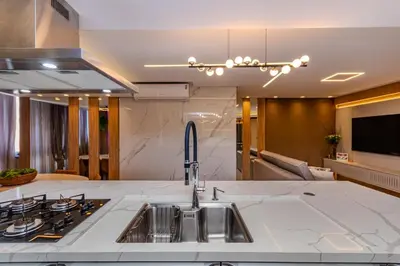 A cozinha ou kitchenette de Excelente apartamento Frente Mar na Barra Sul