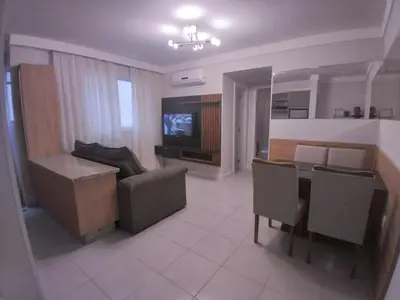 Uma televisão e/ou sistema de entretenimento em Clube do Mar-rua 224-Itapema Meia Praia Apt 102 B