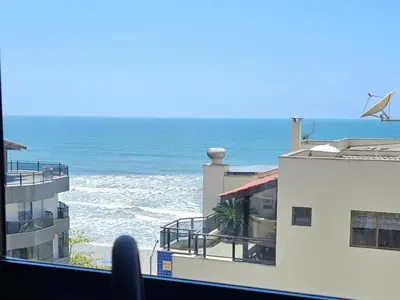 A planta de Apartmento a 30 metros do mar de Meia Praia - ITAPEMA 2 Quartos