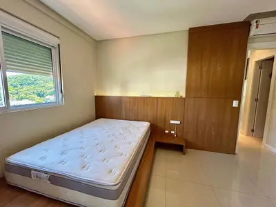 Uma cama ou camas num quarto em Apartamento no Residencial Toronto – Conforto e praticidade a poucos metros do mar!