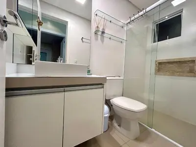 Uma casa de banho em Apartamento no Residencial Toronto – Conforto e praticidade a poucos metros do mar!