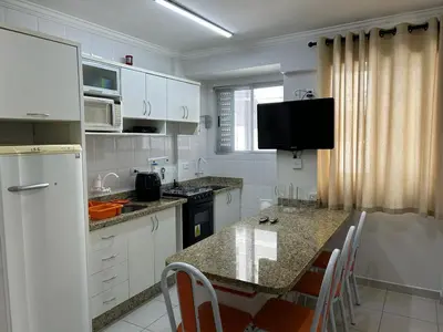 A cozinha ou kitchenette de Clube do Mar-rua 224-Itapema Meia Praia Apt 201 A
