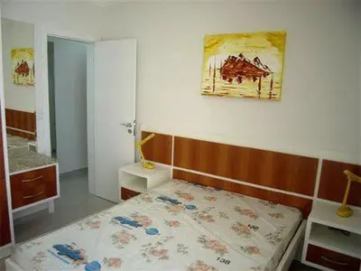 Uma cama ou camas num quarto em Clube do Mar-rua 224-Itapema Meia Praia Apt 201 A