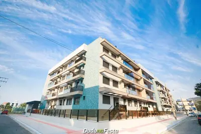 O edifício onde o apartamento está situado