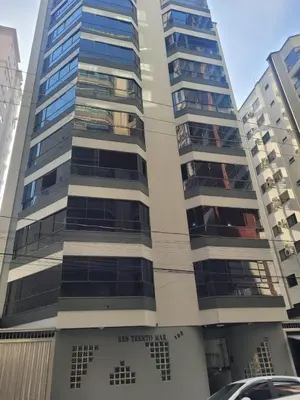 O edifício onde o apartamento está situado
