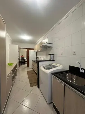 A cozinha ou kitchenette de Apartamento em Meia Praia, Itapema, 190m do mar, 3 quartos, sendo 1 suíte!