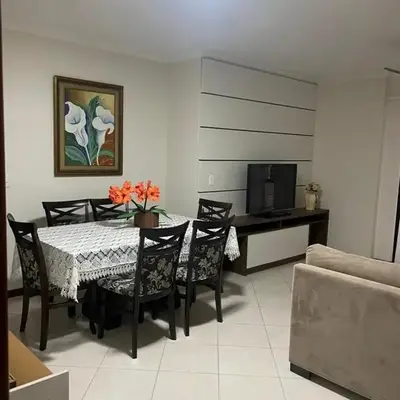 Apartamento em Meia Praia