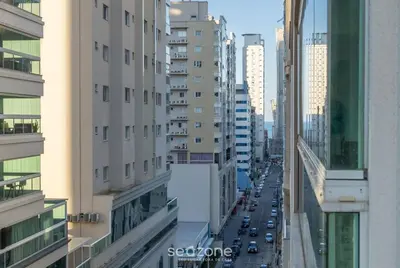 Uma vista geral de Itapema ou a vista da cidade a partir do apartamento