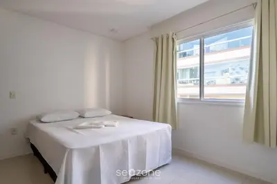 Uma cama ou camas num quarto em Apto 3Q c/ churrasq. 500m da praia Itapema ESM602