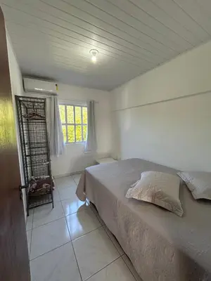 Uma cama ou camas num quarto em Apartamento Orquídea