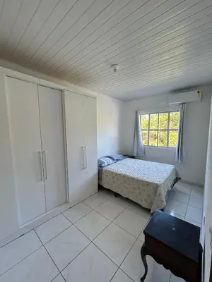 Uma cama ou camas num quarto em Apartamento Orquídea
