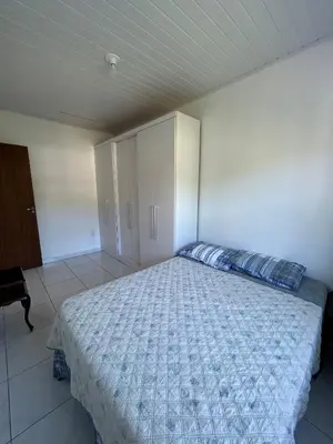 Uma cama ou camas num quarto em Apartamento Orquídea