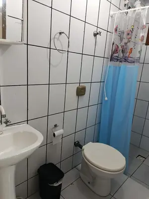Uma casa de banho em Meia agua
