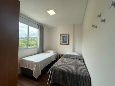 Uma cama ou camas num quarto em Apto 3 quartos garagem e churrasqueira