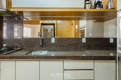 A cozinha ou kitchenette de Aptos completos com localização privilegiada a 200m da Praia em BC – TVNs