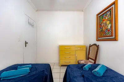 Uma cama ou camas num quarto em Apartamento com Varanda, Churrasqueira e Vista Mar