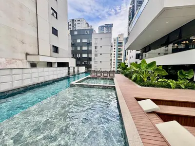 A piscina em ou perto de Apartamento 3 dormitórios quadra da praia