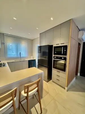 A cozinha ou kitchenette de Apartamento 3 dormitórios quadra da praia