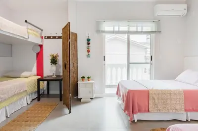 Uma cama ou camas num quarto em Casa mediterrânea de dois andares, no condomínio Villa dos Açores