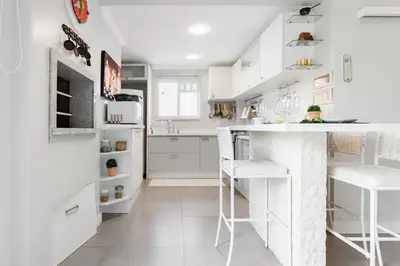 A cozinha ou kitchenette de Casa mediterrânea de dois andares, no condomínio Villa dos Açores