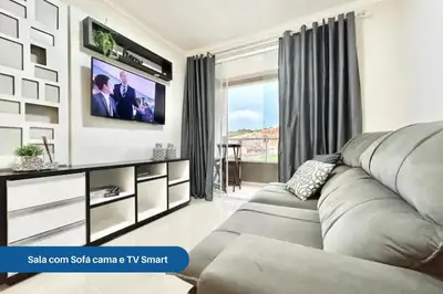 Uma televisão e/ou sistema de entretenimento em Apartamento 104 B com Piscina em Bombinhas