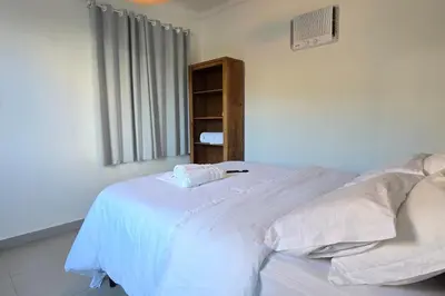 Uma cama ou camas num quarto em Loft Romântico no centro de Bombinhas