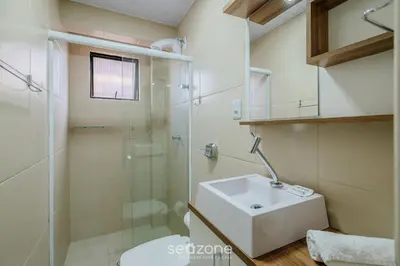 Uma casa de banho em Apto em B.C a poucos passos da Praia CEC0501