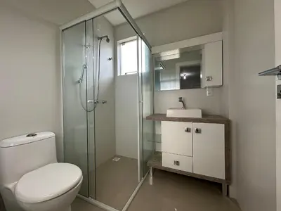 A planta de Apto moderno com vista para o mar e churrasqueira