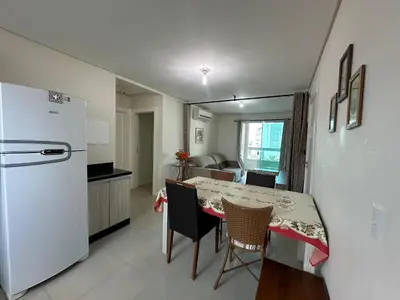 A planta de Apto moderno com vista para o mar e churrasqueira