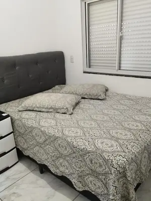 Uma cama ou camas num quarto em Apto Perequê Sacada Frente