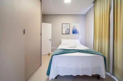 Uma cama ou camas num quarto em Apto c/ 3 suítes, varanda e churrasqueira AT5141