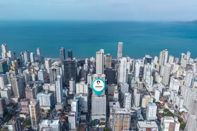 Uma vista geral de Itapema ou a vista da cidade a partir do apartamento