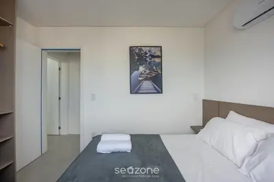 Uma cama ou camas num quarto em Apto a 750m do Mar c/ varanda e churrasq. GVT2105