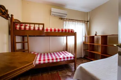Uma cama ou camas num quarto em Duplex No 07, 3 quartos frente ao mar de Bombas