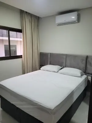 Uma cama ou camas num quarto em 2 suites, completo, luxo, piscina aquecida condominio, 1 quadra mar, ideal para descansar