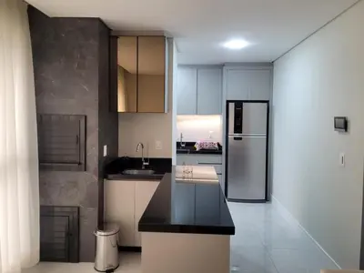 A cozinha ou kitchenette de 2 suites, completo, luxo, piscina aquecida condominio, 1 quadra mar, ideal para descansar