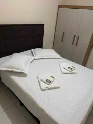 Uma cama ou camas num quarto em Residencial lara 101