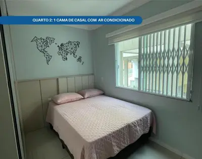 Uma cama ou camas num quarto em Apartamento Cancún perto da praia de Bombinhas centro