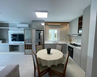 A cozinha ou kitchenette de Apartamento Cancún perto da praia de Bombinhas centro