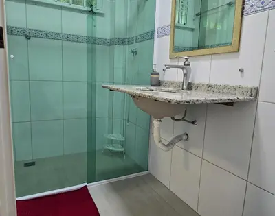 Uma casa de banho em Apartamento Cancún perto da praia de Bombinhas centro