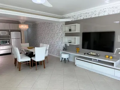 A cozinha ou kitchenette de Cobertura duplex com vista mar e piscina privativa