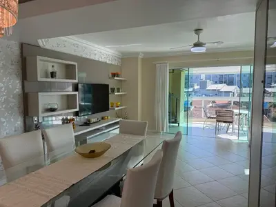 A cozinha ou kitchenette de Cobertura duplex com vista mar e piscina privativa