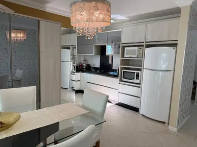 A cozinha ou kitchenette de Cobertura duplex com vista mar e piscina privativa