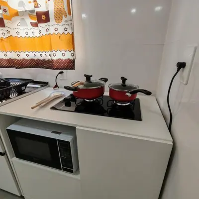 A cozinha ou kitchenette de Apartamento 1 quarto, Quadra Mar, Climatizado e Reformado